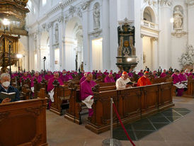 Abschlussvesper der Bischofskonferenz mit Spendung des Bonifatiussegens (Foto: Karl-Franz Thiede)